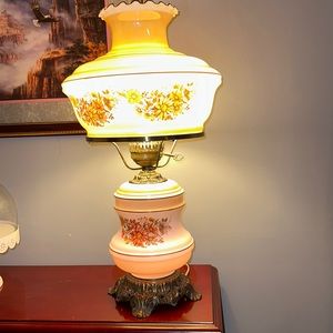 Vintage 24”  1971 Gone with The Wind Hurricane Floral Table Lamp